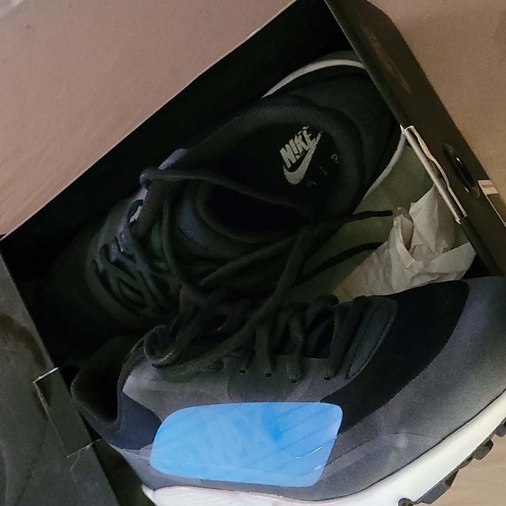 Shoes - Picture 4 of 4